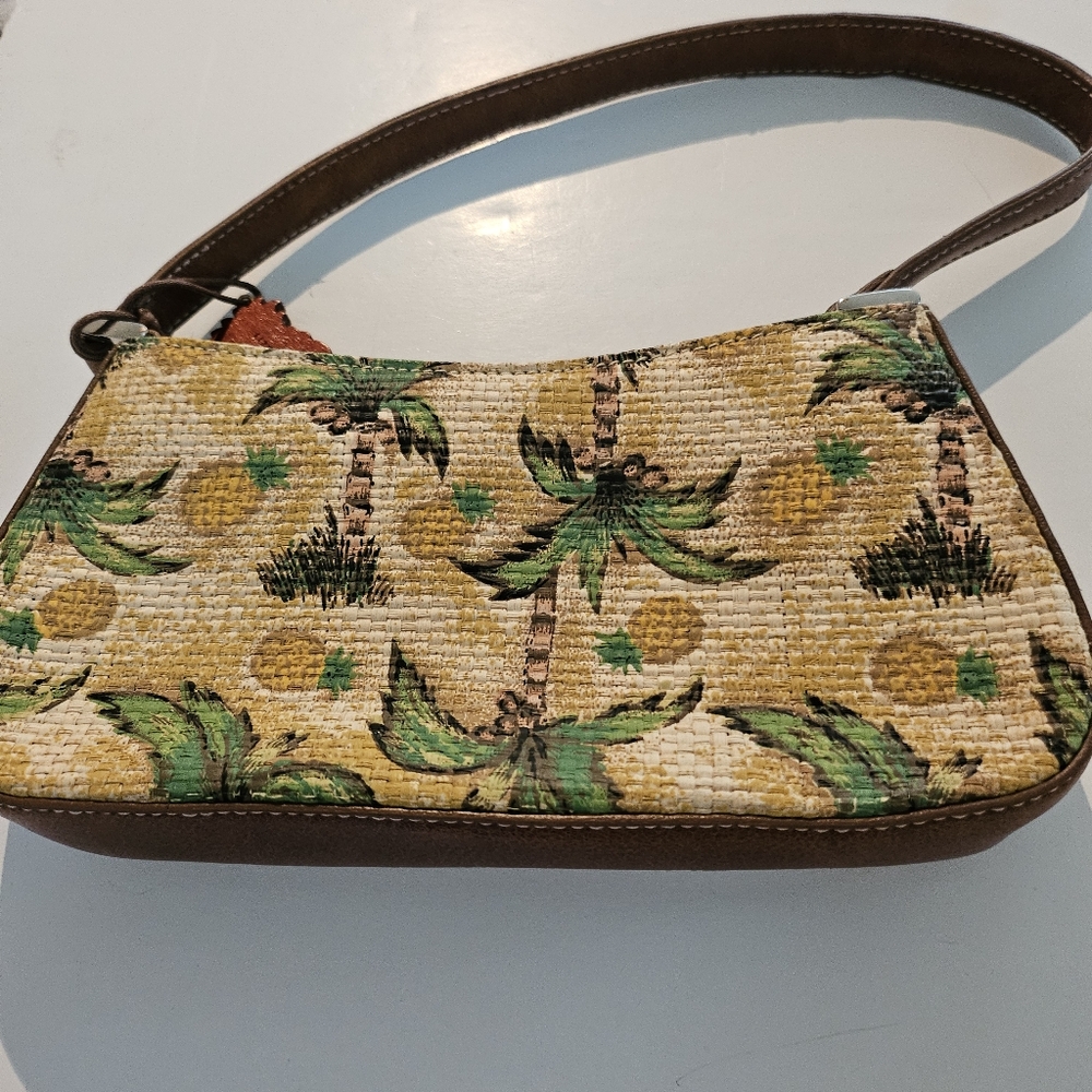 NWOT! Liz Claibourne Pineapple Bag, Cute and Petite - Picture 4 of 15